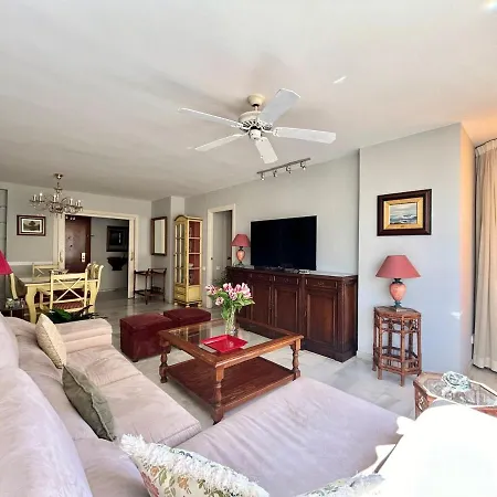 In Center With Parking In The Building מארבלה